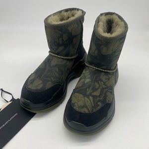 Australia Luxe Co. NWT. X-Cosy short Militaire Tie dye suede Shearling lined Chu